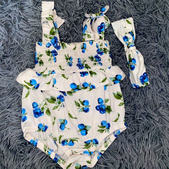 Jessica Simpson 3-6 month romper - Picture 1 of 2